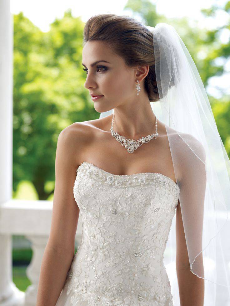 Как выбрать прическу на свадьбу для невесты под платье