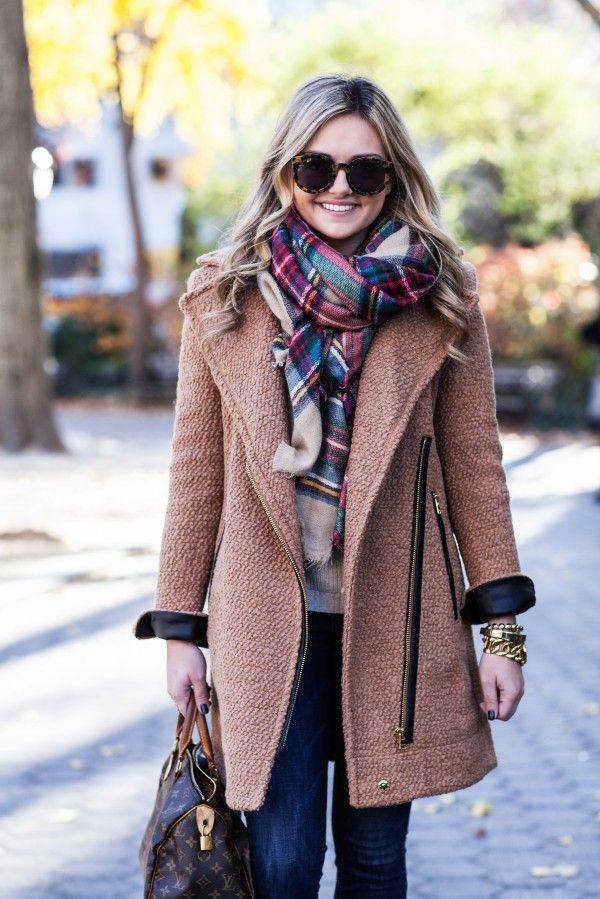 10+ способов, как носить шарф зимой: с пальто, с пуховиком, с капюшоном