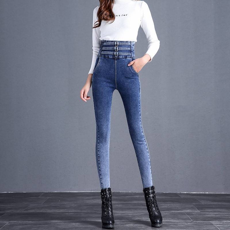 С чем носить высокие джинсы: фото, тренды, образы 2021-2022