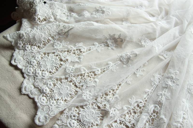 Платье для невесты из плотных тканей: выбор материала, фасона