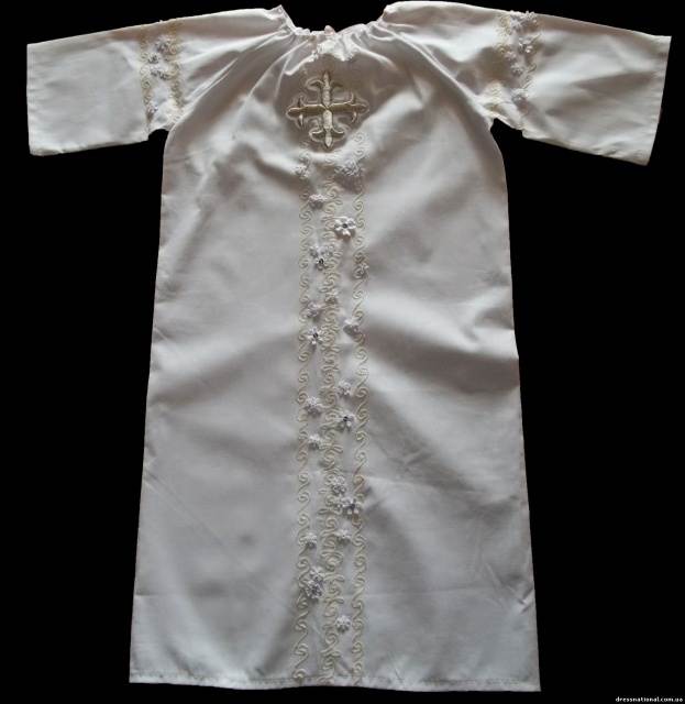 Можно ли стирать крестильную рубашку после крещения: что делать с набором