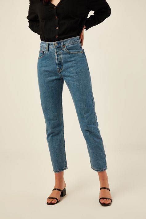 Прямые женские джинсы: как и с чем носить такую модель