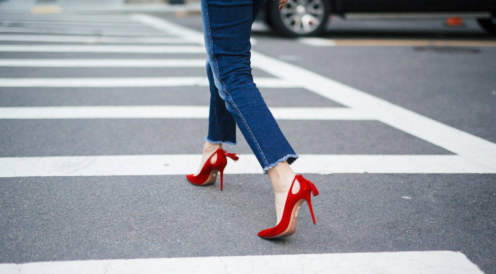 Красные туфли в тренде: правила использования эффектной обуви в образах