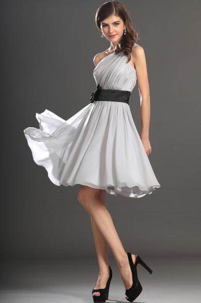 Коктейльные платья, основные характеристики популярных фасонов