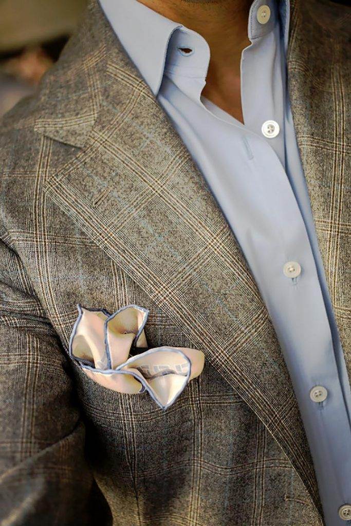 Как красиво сложить мужской платок в нагрудный карман пиджака: способы, советы. как красиво сложить платочек в карман пиджака жениха? как подобрать платок к мужскому пиджаку в нагрудный карман
