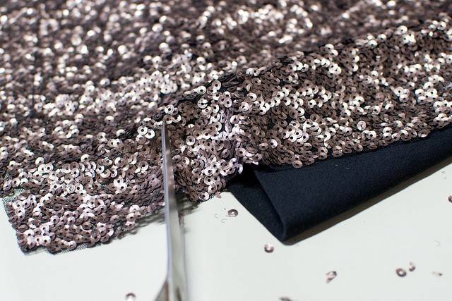 Как кроить и шить ткань с пайетками: секреты мастериц