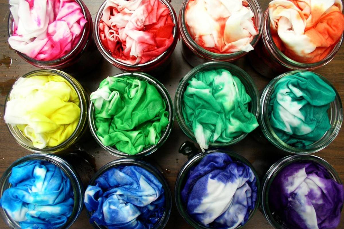 Как покрасить ткань в домашних условиях натуральными красителями и краской для одежды?