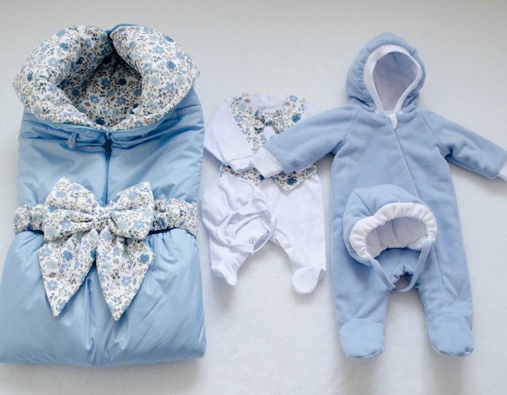 Самая необходимая одежда на выписку новорожденных летом и зимой
