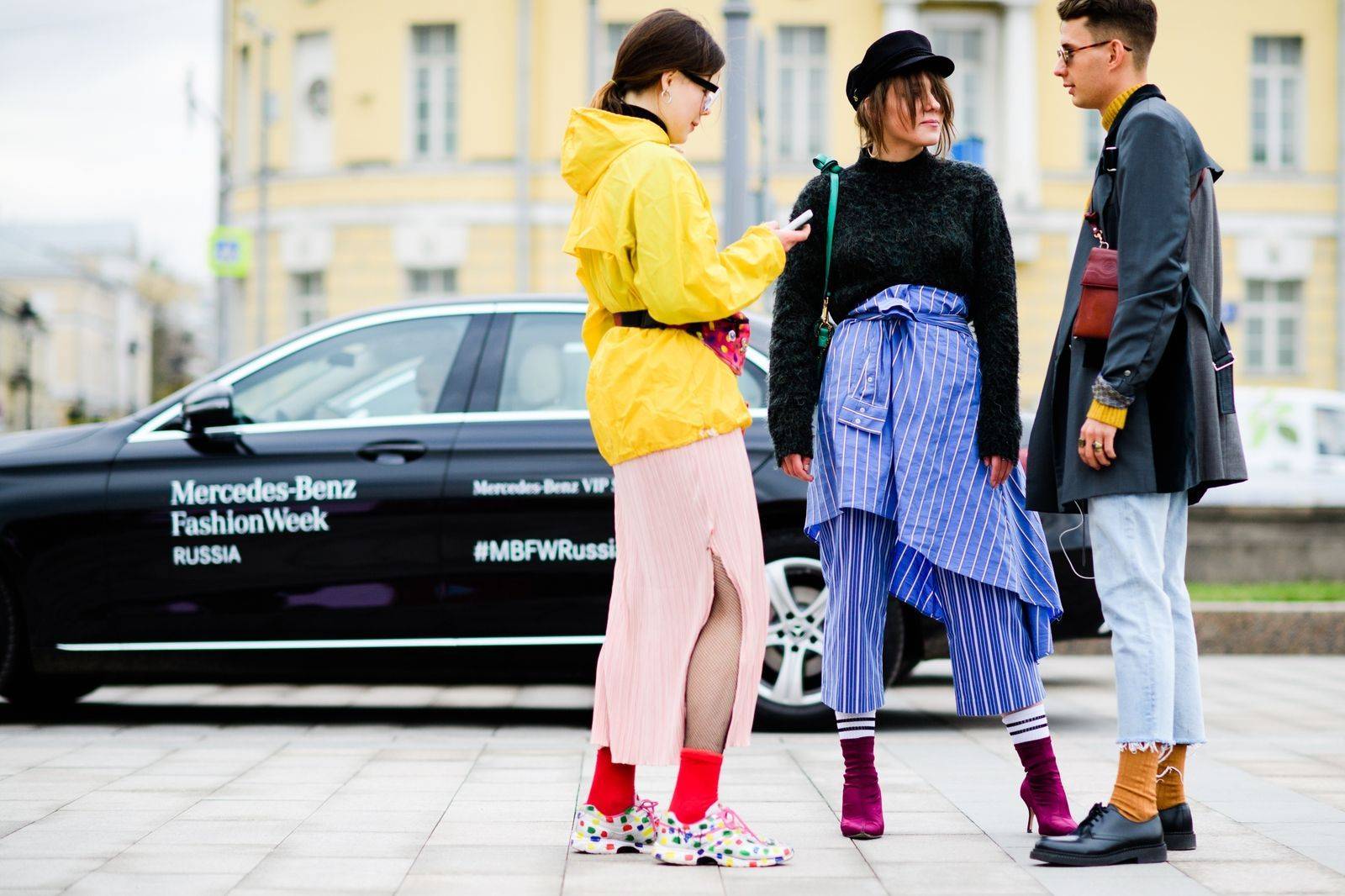 Уличная мода весна-лето 2020: 100 фото новинок и стильных образов