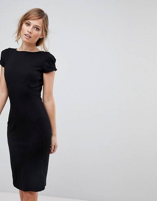 Платье-футляр – элегантная классика в женской моде 2020-2021 года