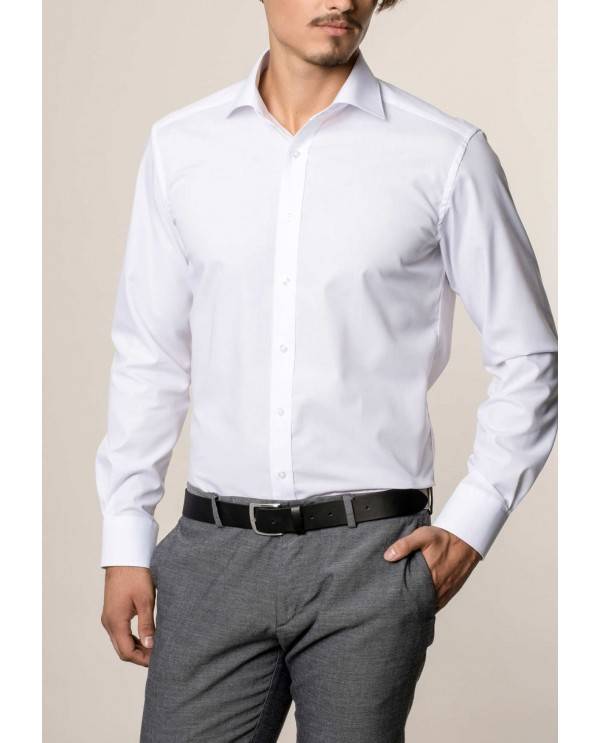 Белая рубашка - культовая и универсальная основа гардероба -