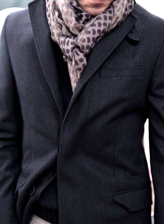 Нужно ли носить мужской шарф: плюсы и минусы | модные новинки сезона