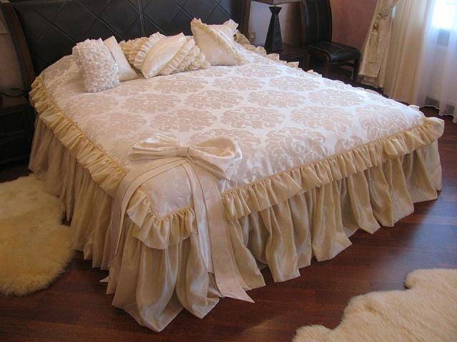 Как сшить покрывало на кровать из портьерной ткани: выбор материала, дизайн, мастер-класс пошива
