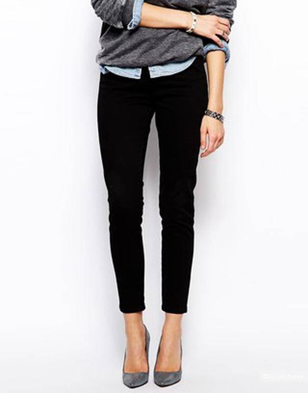 Какие разновидности женских черных джинсов встречаются и с чем их носить