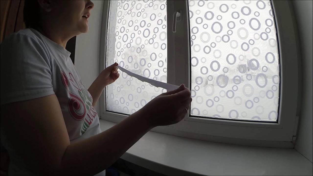 Как приклеить тюль на окно: с помощью крахмала к оконному стеклу или мылом