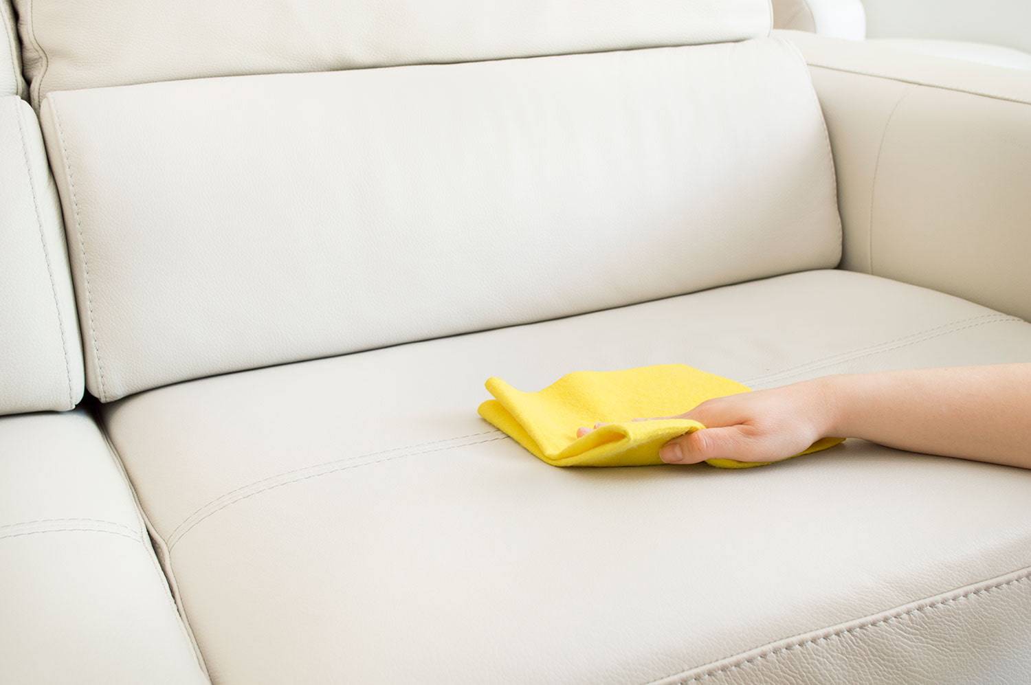 Как избавиться от запаха от дивана в домашних условиях