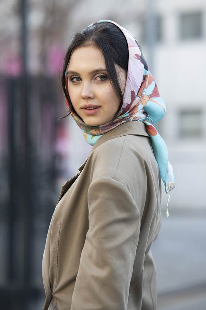 Как красиво надевать платок на голову с пальто