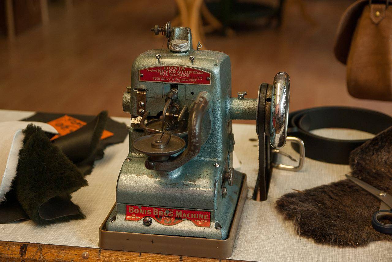 Как шить кожу на швейной машинке: простые иглы для шитья на бытовой машине, какой лапкой прошить кожзам, правильно сшить экокожу