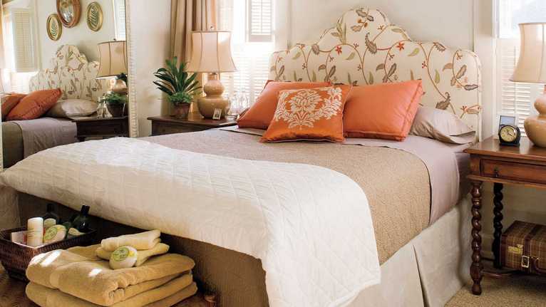 Самый комфортный тренд сезона: 70+ стильных двуспальных кроватей с мягким изголовьем