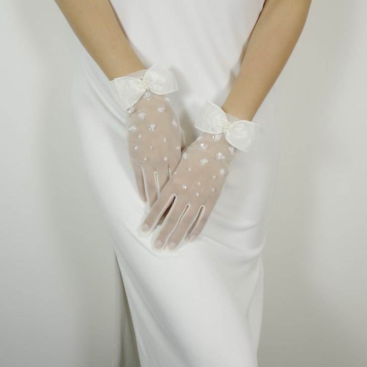 Вечернее платье с перчатками: 6 умных советов и виды перчаток.