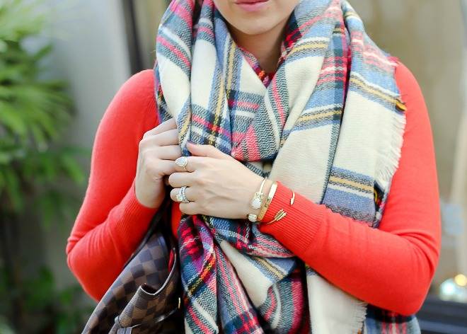 Серое пальто: с каким цветом шарфа сочетать, как подобрать аксессуары и создать идеальный образ