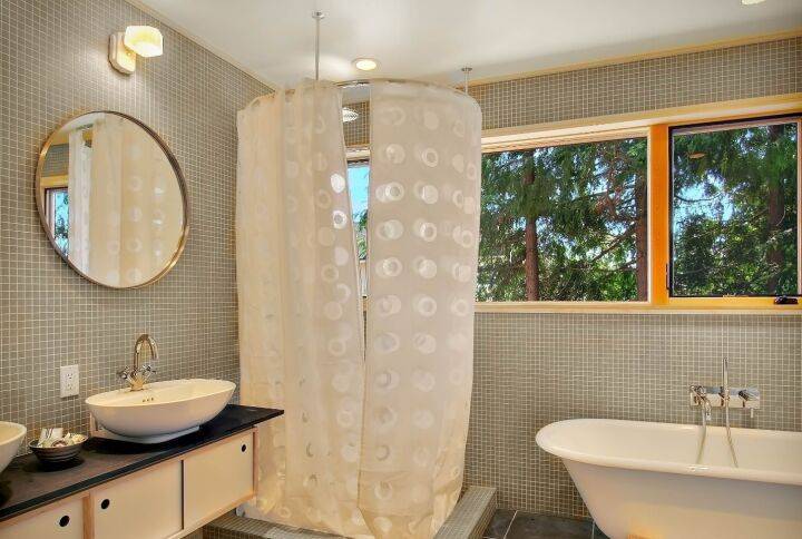 Занавески в ванную комнату: виды и стилевые решения