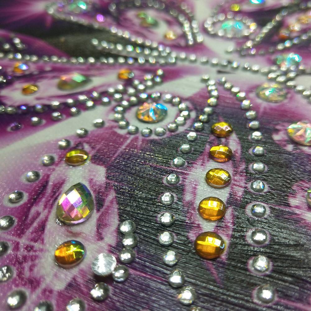 Как расшить платье бисером стразами кристаллами своими руками. как украсить платье стразами? | прическа и макияж