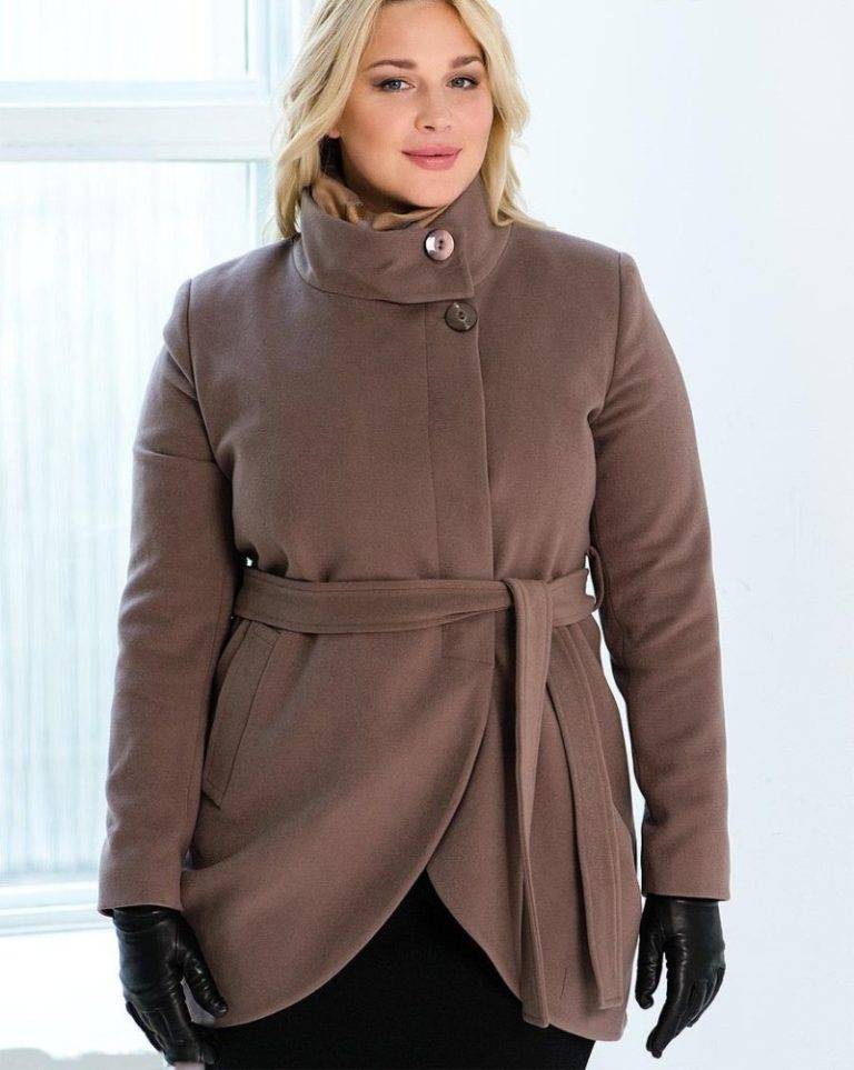 Модели женских драповых пальто с мехом