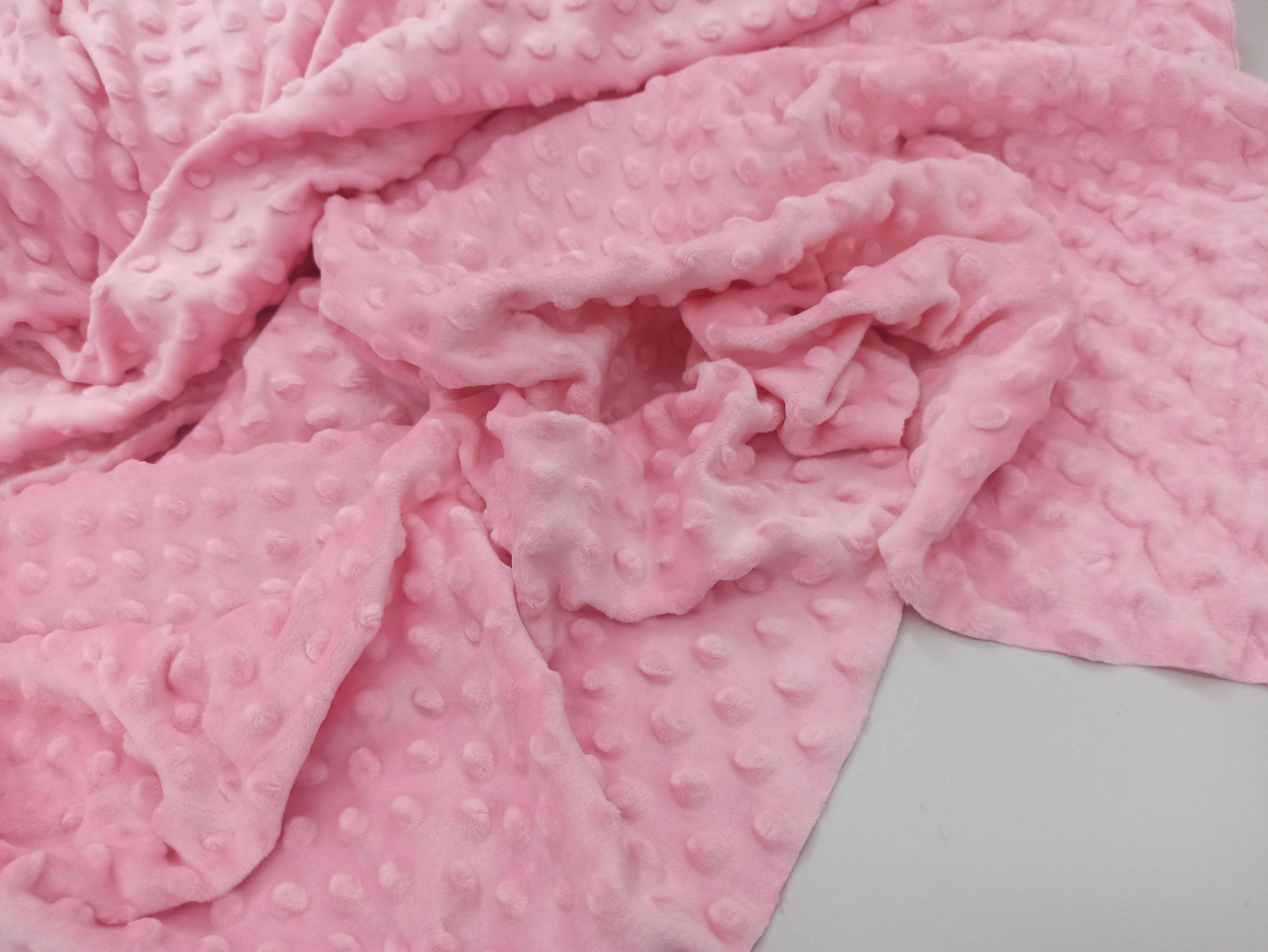 Плюш минки: что за ткань? полный гид и частые вопросы | текстильпрофи - полезные материалы о домашнем текстиле