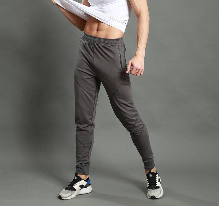 Женские спортивные брюки (88 фото): летние или зимние модели, брендовые изделия nike, armani, reebok