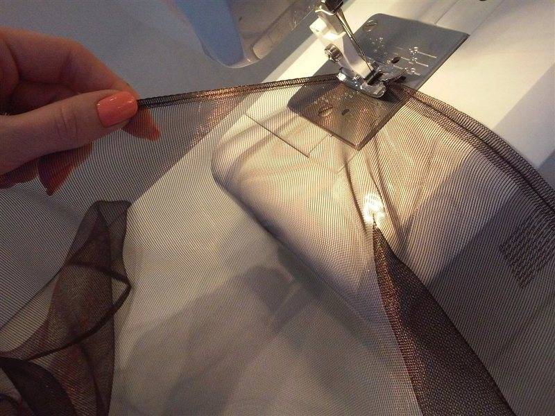 Как подшить шторы с помощью клейкой ленты. как подшить шторы в домашних условиях: советы и хитрости