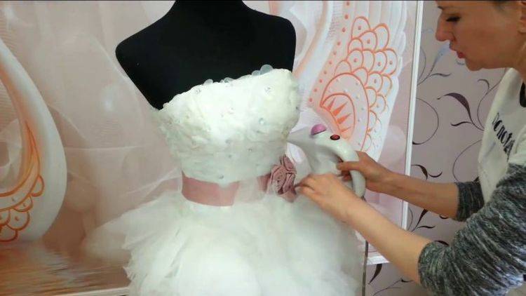 Химчистка свадебного платья: из чего складывается стоимость, как чистят платье
