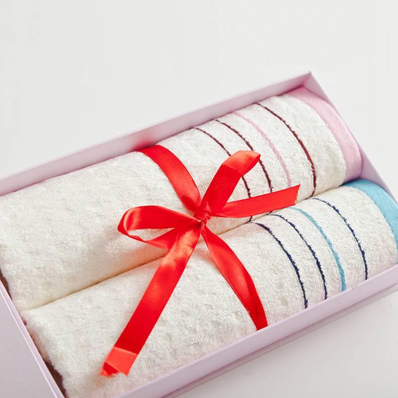 Как упаковать полотенце в подарок?