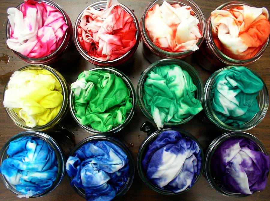 Как покрасить ткань дома: даем несколько советов