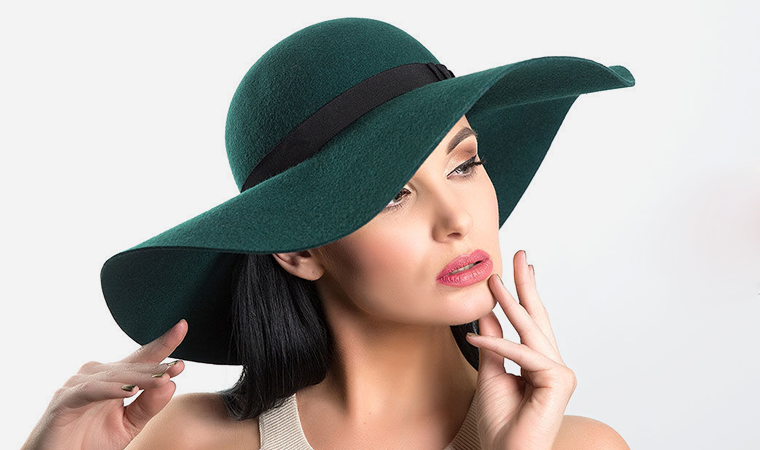 Вязаные шапки для женщин 50 лет: фото, виды и фасоны, модные образы 2022
