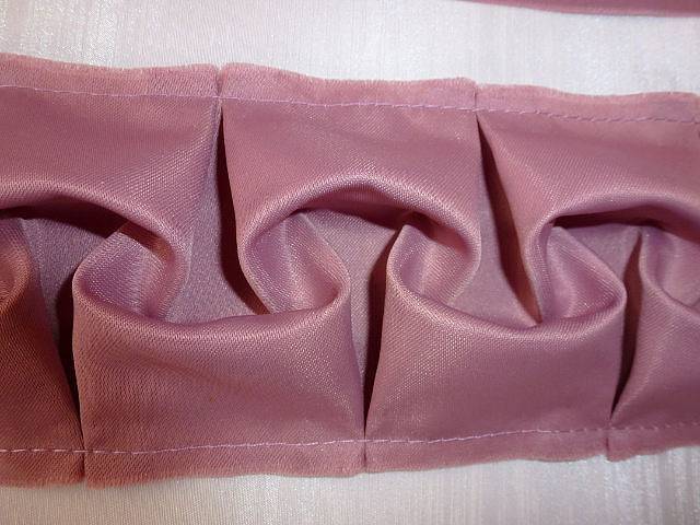 Плотный складка. Буфы двойная волна. Защипы на ткани. Декоративные складки из ткани. Рюши из ткани.