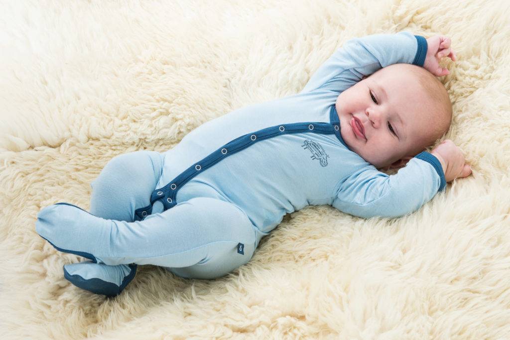Зимние комбинезоны для новорожденных: важные критерии выбора