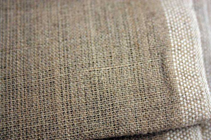 Особенности холщовой ткани: что это такое, как выглядит материал и для чего его используют?