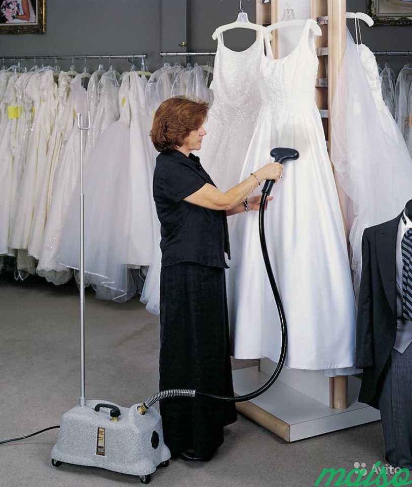 Как постирать свадебное платье в домашних условиях: можно ли в стиральной машинке-автомат, правила стирки руками, советы по выведению пятен грязи дома