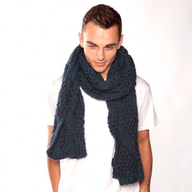 Как просто связать спицами красивый, стильный мужской шарф с двухсторонним узором