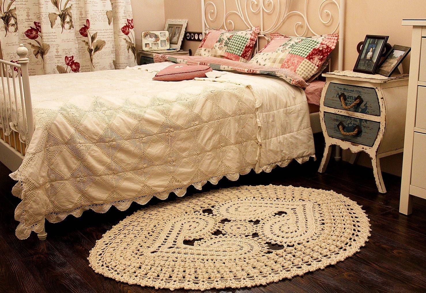 Прикроватные коврики в интерьере спальни: как сделать выбор?