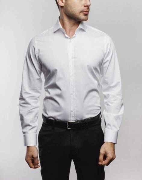 Базовый элемент гардероба — белая рубашка. популярные модели и варианты создания образов