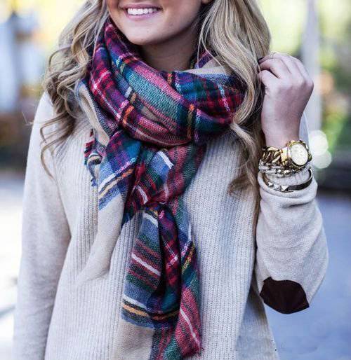 10+ способов, как носить шарф зимой: с пальто, с пуховиком, с капюшоном
