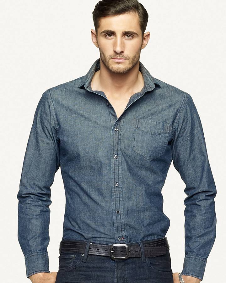 Классическая рубашка с джинсами у мужчин