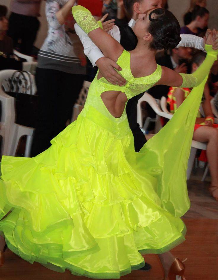 Платья для бальных танцев для девочек (70 фото)