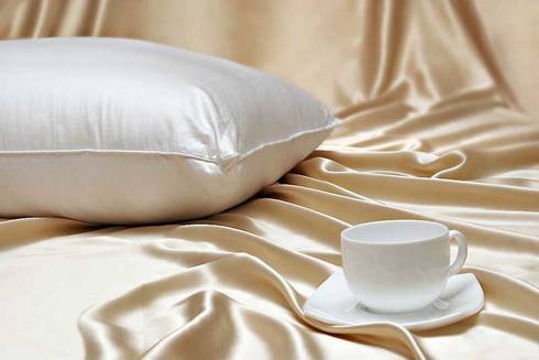 Какую подушку выбрать для сна: наполнители и правила покупки