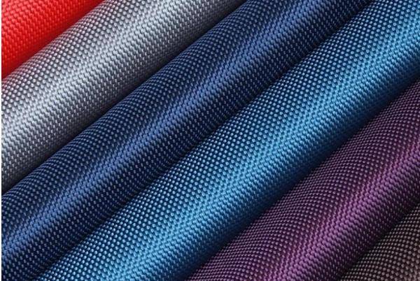 Водонепроницаемая ткань: виды специального материала для одежды, свойства и рекомендации по уходу