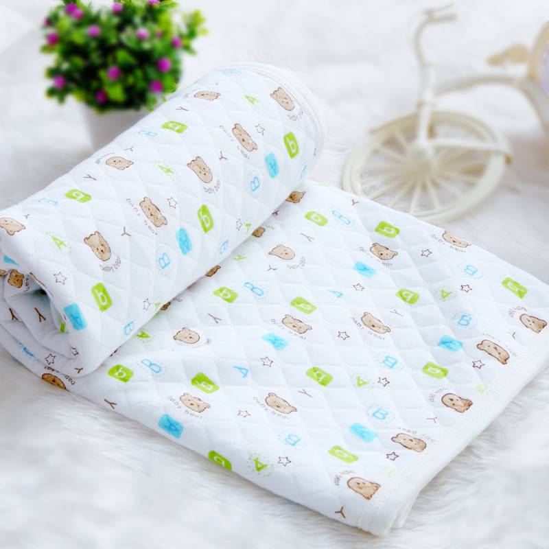 Как выбрать одеяло для новорожденного в кроватку, на выписку