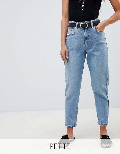 С чем носить джинсы мом - модные образы 2020